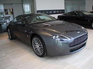 阿斯顿-马丁 V8 Vantage