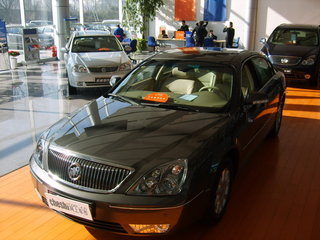 别克 君越 2008款 左前45度俯视 