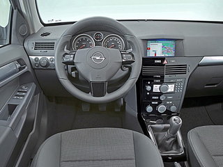 欧宝 雅特 三厢