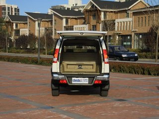 郑州日产 锐骐多功能商用车局部