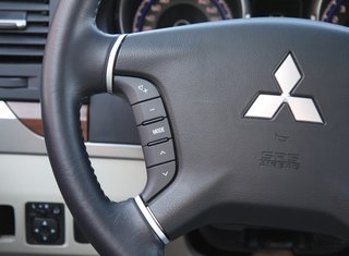 三菱(进口) 帕杰罗 V93中控局部