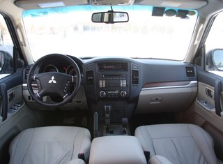 三菱(进口) 帕杰罗 V93中控局部