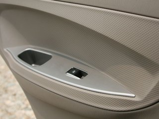 奇瑞 旗云2局部