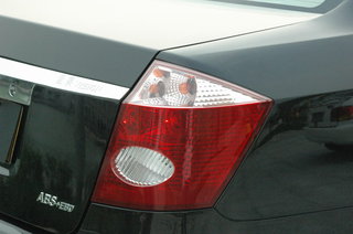 吉利 远景 右尾灯部分 