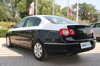 大众(一汽) 迈腾 左后45度 