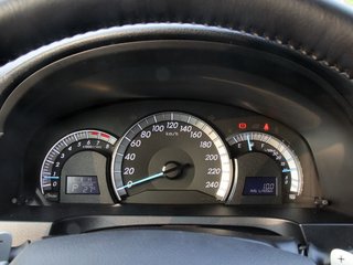 方向盘后方仪表盘