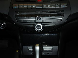 中控台下方特写