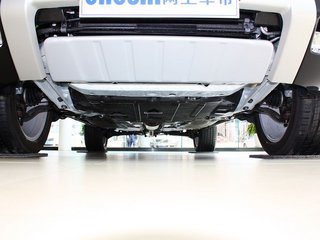 前发动机底部特写