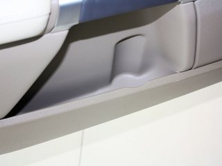 左前车门储存区域特写