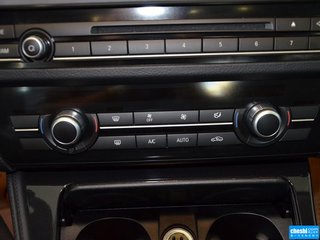 中控台下方特写