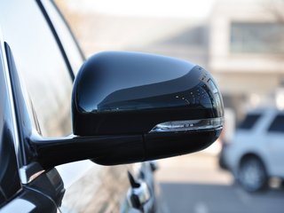 反光镜外侧正视