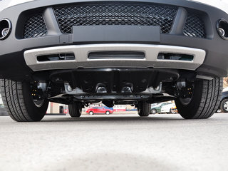 前发动机底部特写