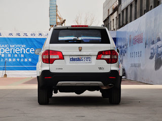 车辆正后方尾部视角