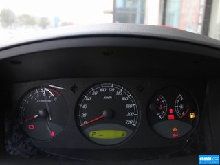 方向盘后方仪表盘