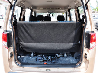 后备箱局部特写