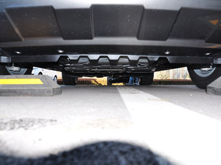 前发动机底部特写