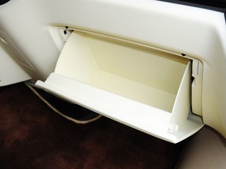 手套箱整体特写