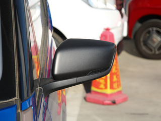 反光镜外侧正视