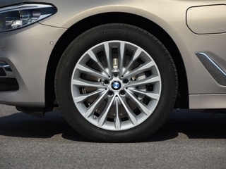 宝马5系新能源图片