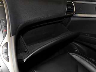 手套箱整体特写