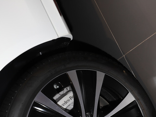 奔驰E级新能源图片