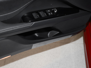 左前车门储存区域特写