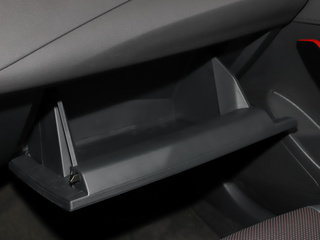 手套箱整体特写