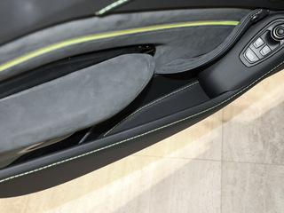 阿斯顿·马丁V8 Vantage图片