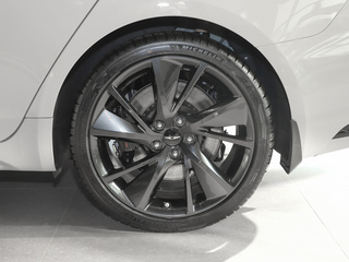 捷尼赛思G70图片