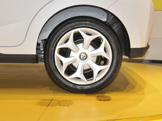 YOUNG光小新图片