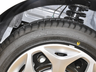 YOUNG光小新图片