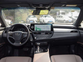 雷克萨斯ES图片