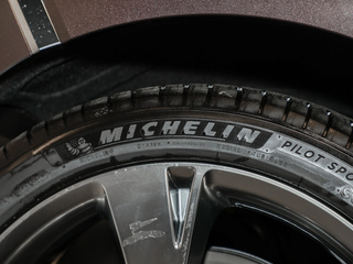 捷尼赛思GV80图片