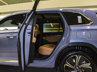 星越L增程电动版图片