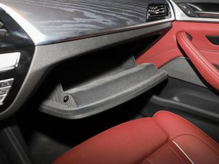 手套箱整体特写