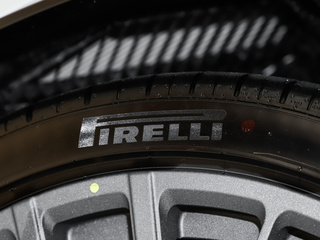 阿斯顿·马丁DBX图片