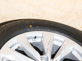 卡罗拉锐放图片