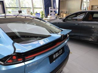 深藍(lán)L07圖片