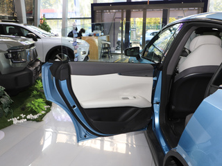 深藍(lán)L07圖片