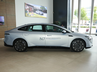 日產(chǎn)N7圖片