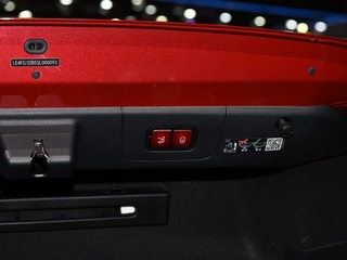 {奔馳CLA新能源}圖片