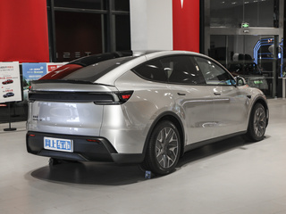 Model Y L图片