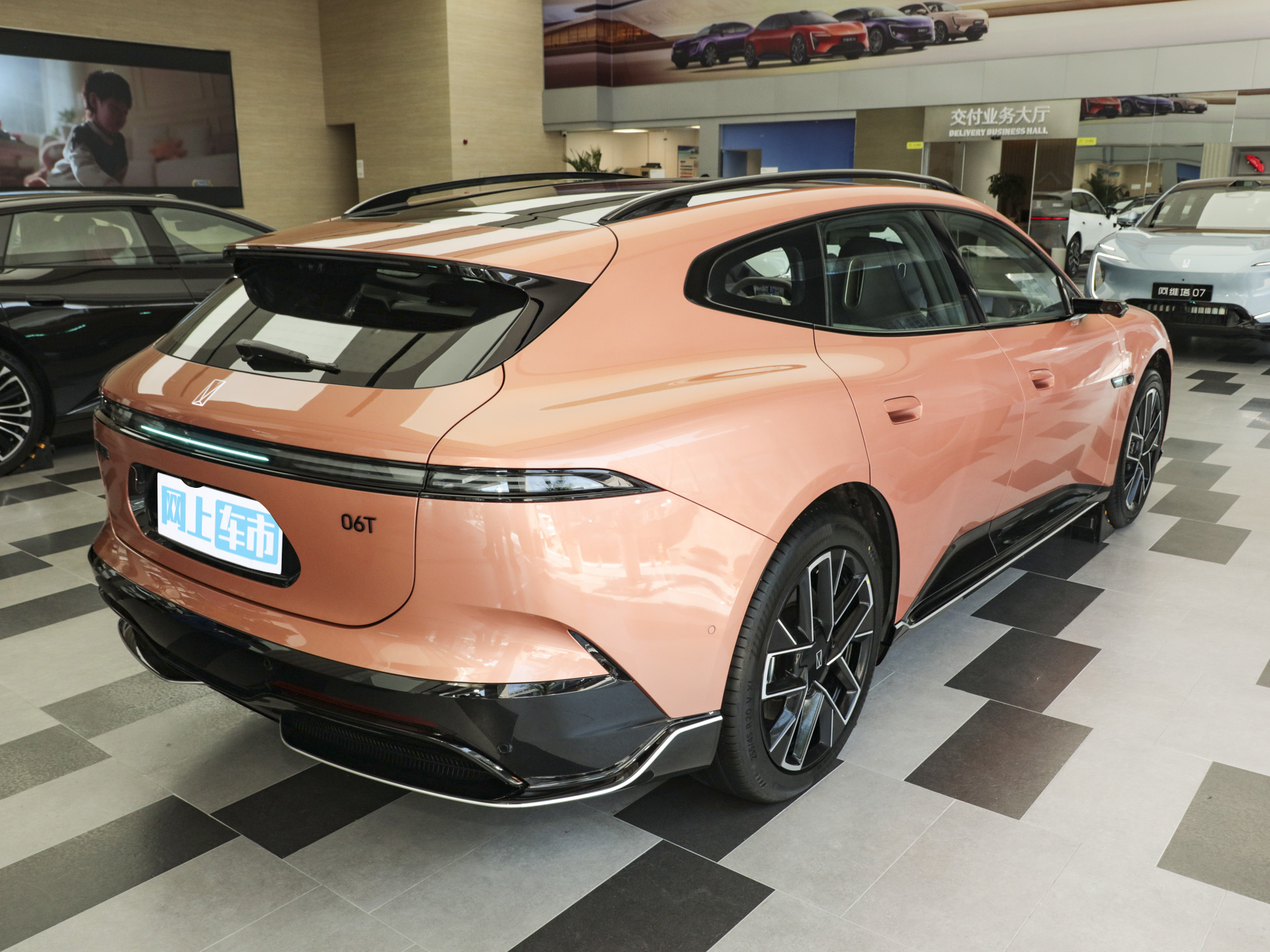 {阿維塔06T}圖片