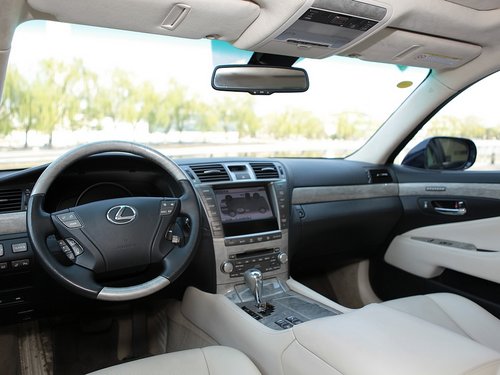 郑州雷克萨斯LS600h优惠20万 送1万礼包