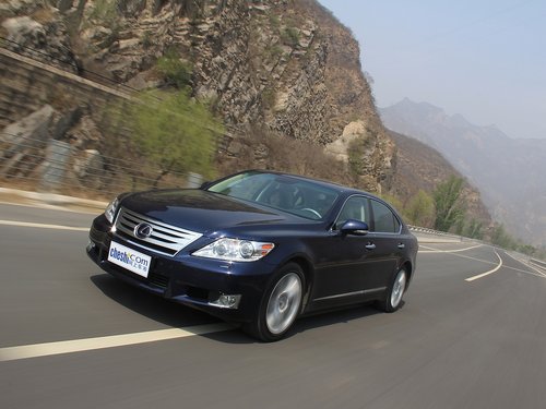 雷克萨斯  LS600hL 5.0 CVT
