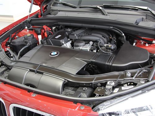 宝马(进口) X1 sDrive18i 发动机局部特写