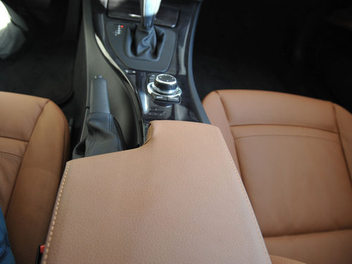 宝马(进口)  330i 3.0L AT 驻车制动器