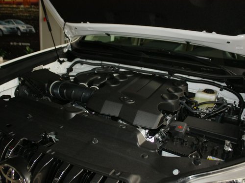 一汽丰田  普拉多 4.0L AT 发动机主体特写