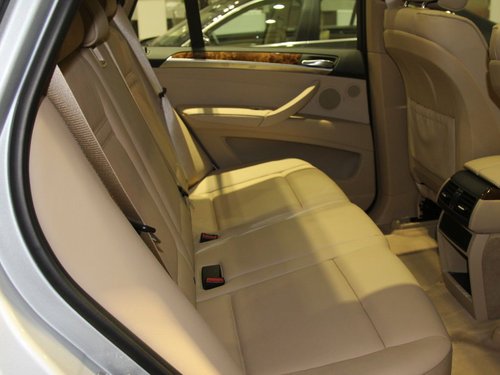 宝马(进口)  X5 xDrive35i 第二排座椅45度视角