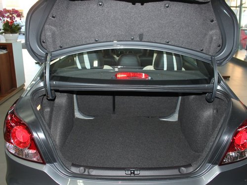 上海大众 朗逸 1.4TSI DSG 后备箱局部特写